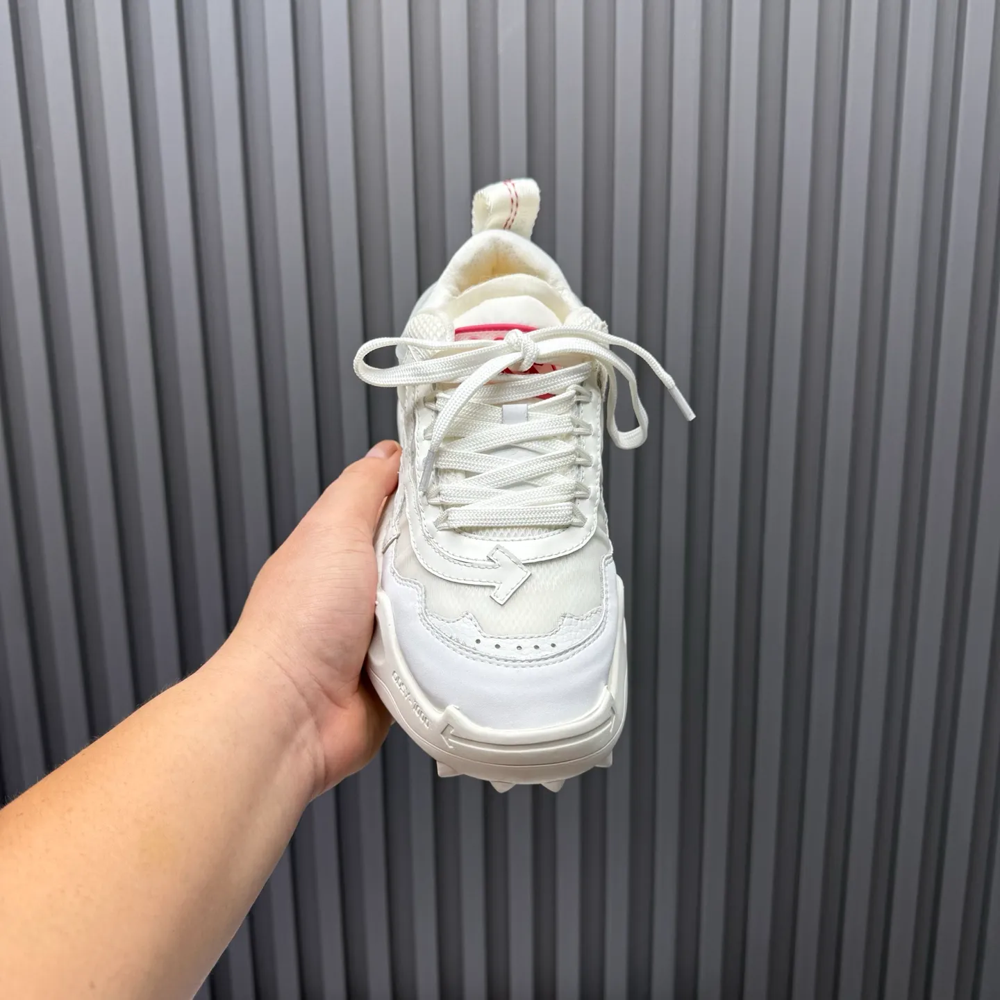 P680 OFF WHITE⚡️Couple style⚡️ Size: 35-40 women’s style 39-46 men’s style